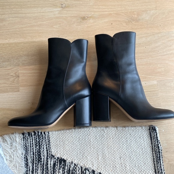 Gianvito Rossi Block Heel Leather Ankle Boots - Picture 10 of 10